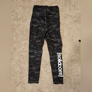 [Solidcore] leggings - solidcore × strut this dark camo